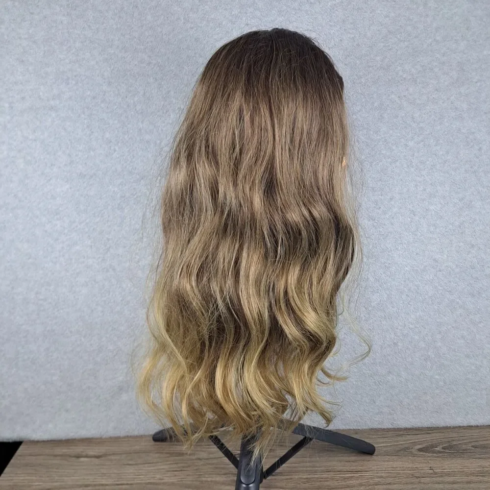 Wig Brown Blonde Long Wavy Professional Quality Synthetic Realistic Styleable - Picture 5 of 6